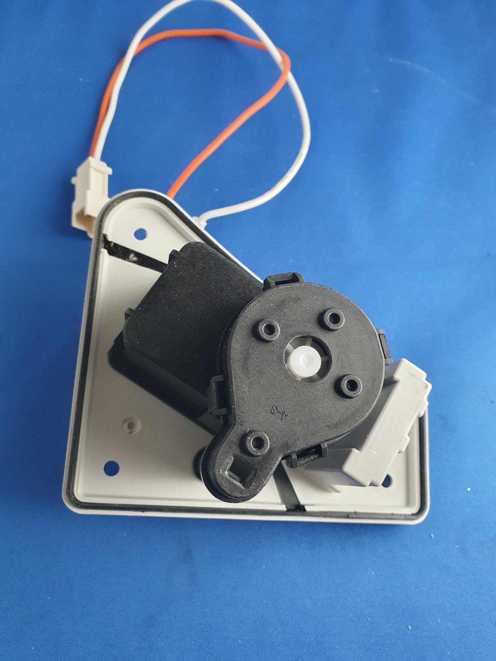 WHIRLPOOL/INDESIT condensate assembly pump for the dryer Džiovyklių siurbliai