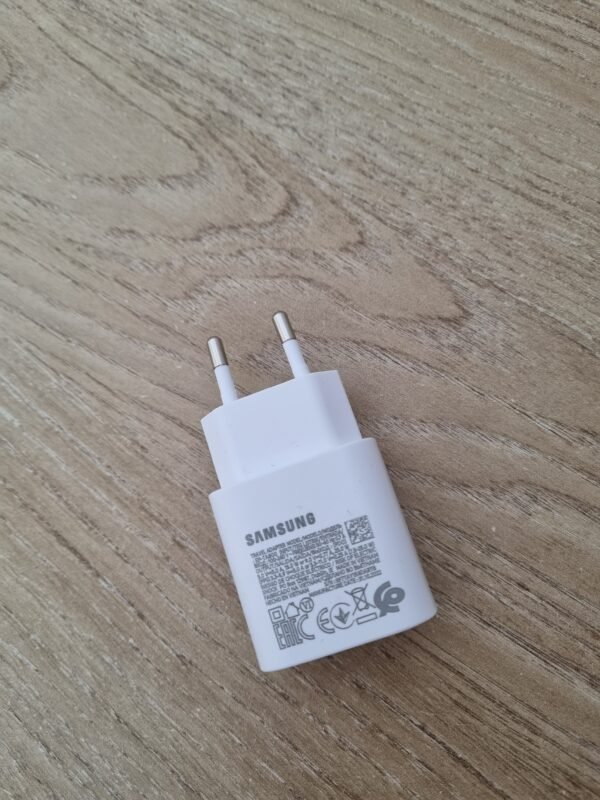 Telefono SAMSUNG pakrovėjas. SAMSUNG FAST CHARGER EP-TA800N (WITHOUT CABLE), WHITE Telefonų, video kamerų akumuliatoriai dėkliukai apsaugiai stiklai ir kt dalys