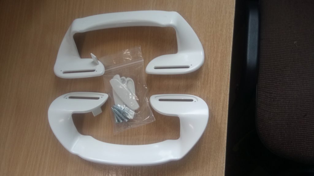Universali šaldytuvo rankenėlė (tarp tvirtinimo taškų 70mm / 150 mm) 2vnt komplekte Šaldytuvų durų rankenėlės kameros durelės