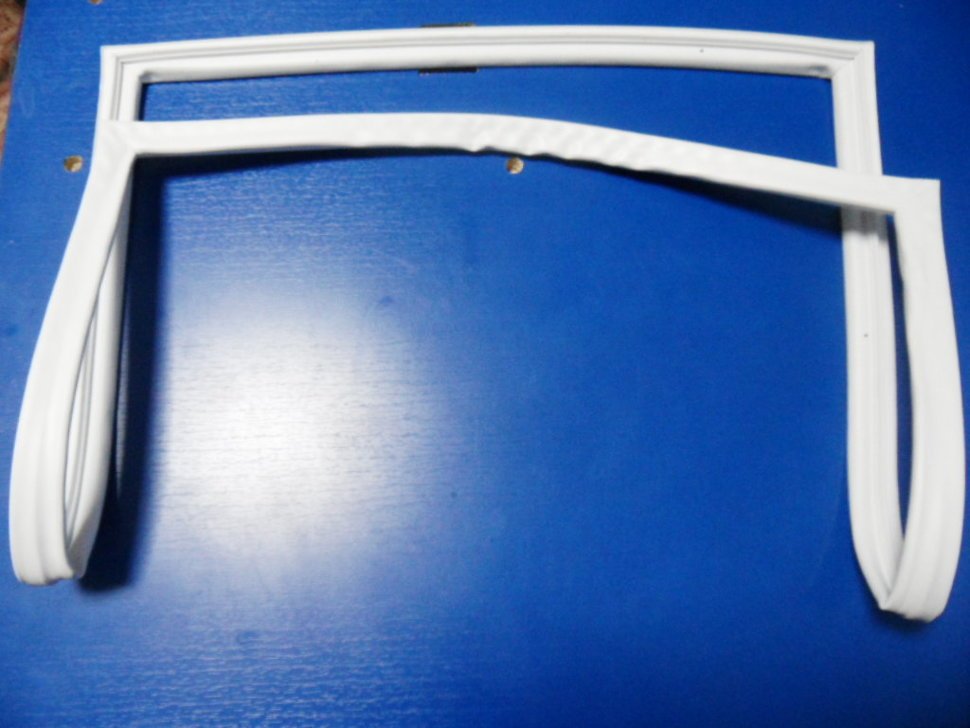 Šaldytuvo SAMSUNG durų tarpinė ,apatinė šaldiklio zonos,57cm, 71cm,orig. GASKET DOOR-FRE;W07,PVC-SF,W542,L670,GRA Šaldytuvų durų tarpinės ir kt