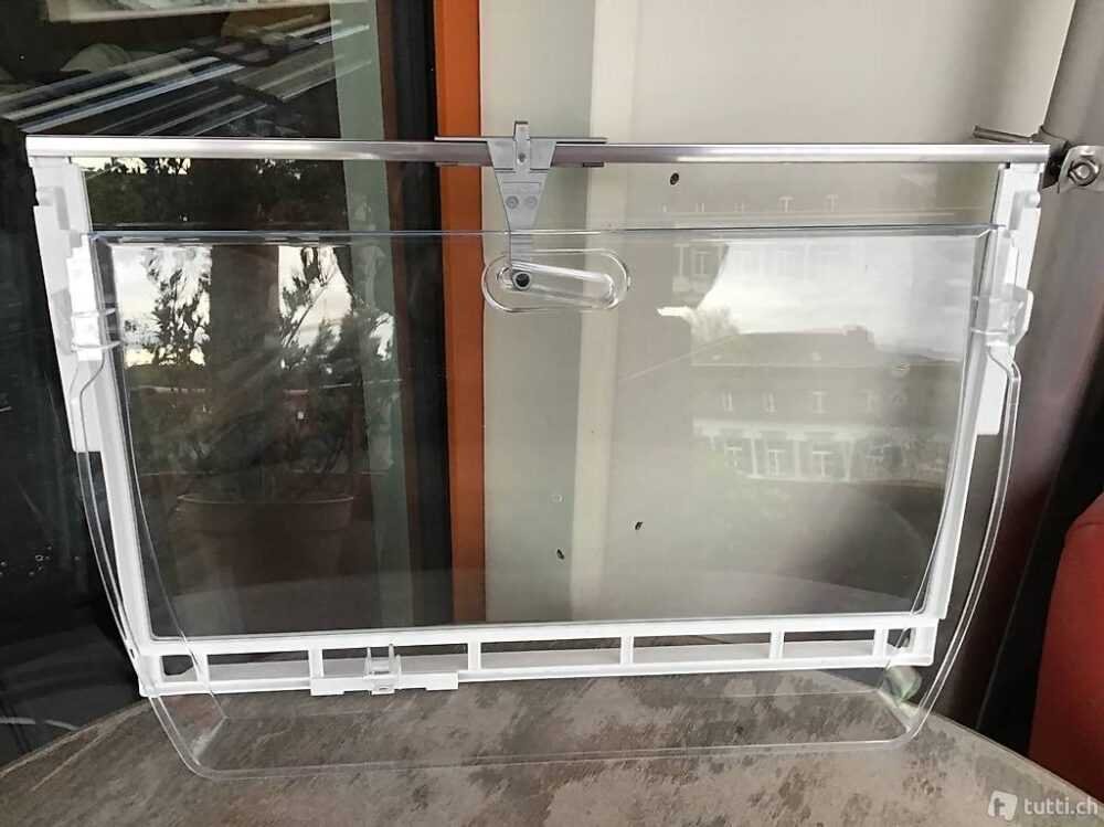 Šaldytuvo BOCH ,SIEMENS lentynėlė komp virš daržovių stalčiaus 473 x 295 mm ,orig Šaldytuvo BOCH ,SIEMENS lentynėlė komp virš daržovių stalčiaus 473 x 295 mm ,orig Buitinių šaldytuvų laikikliai, stalčiai, lentynos ir kitos plastmasinės detalės