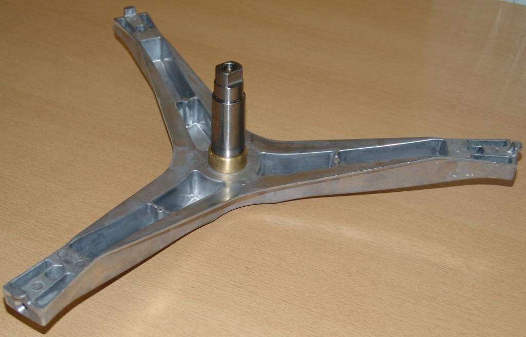 Skalbimo mašinos SAMSUNG būgno kryžmė,orig. ASSY FLANGE SHAFT;VOLGA-PJT,WF1802XEC_Y.Guoliai 6206,6205 rebokšlis 35X65,55X10/12 užsakomi atskirai Skalbimo mašinų kryžmės