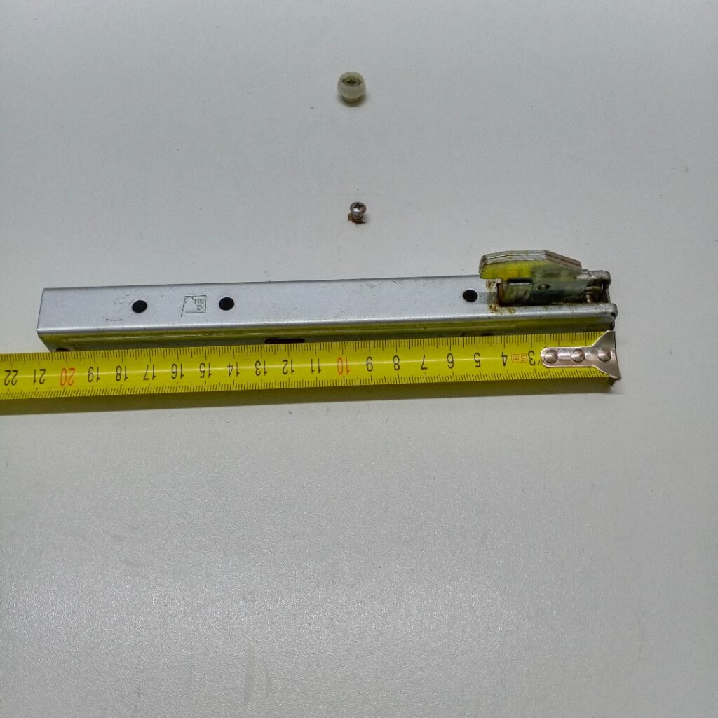 Orkaitės ELECTROLUX / AEG durų lanstas 1vnt Orkaitės ELECTROLUX / AEG durų lanstas 1vnt Elektrinių viryklių orkaičių lankstai