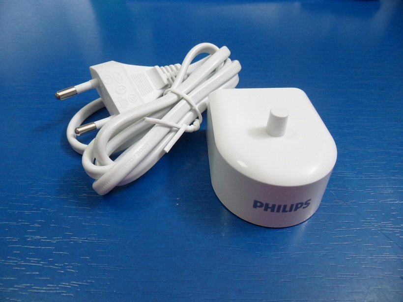 Philip charger toothbrush.white Įrankiai, cheminės priežiūros medžiagos Barzdaskučių dalys ir kita įranga