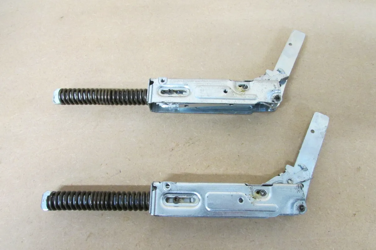 Orkaitės ELECTROLUX / AEG durų kairys,dešinys lankstas,1vnt,orig. Elektrinių viryklių orkaičių lankstai