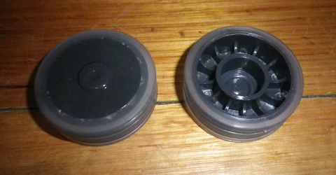 Belaidžio dulkių siurblio ELECTROLUX, AEG ratukai 2 vnt.orig. Dulkių siurblių šepečiai, žarnos filtrai,maišeliai,laikikliai antgaliai ratukai,teleskopiniai vamzdžiai ir kt