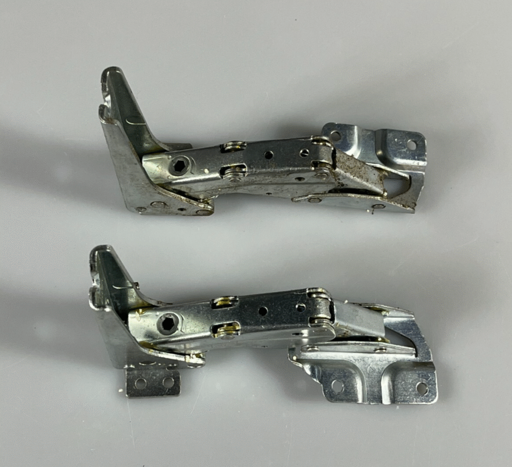 Įmontuojamo šaldytuvo LIEBHERR, MIELE durų lankstų (vyrių) komplektas ,2 vnt ,alternatyva. Hinge set top + bottom alternative for Liebherr Įmontuojamo šaldytuvo LIEBHERR, MIELE durų lankstų (vyrių) komplektas ,2 vnt ,alternatyva. Hinge set top + bottom alternative for Liebherr Šaldytuvų durų vyriai fasado montavimo komplektai