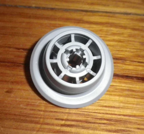 Indaplovės BOSCH/SIEMENS apatinio krepšelio ratukas,orig. Indaplovės ratukai, grotelės ir laikikliai indų krepšiai