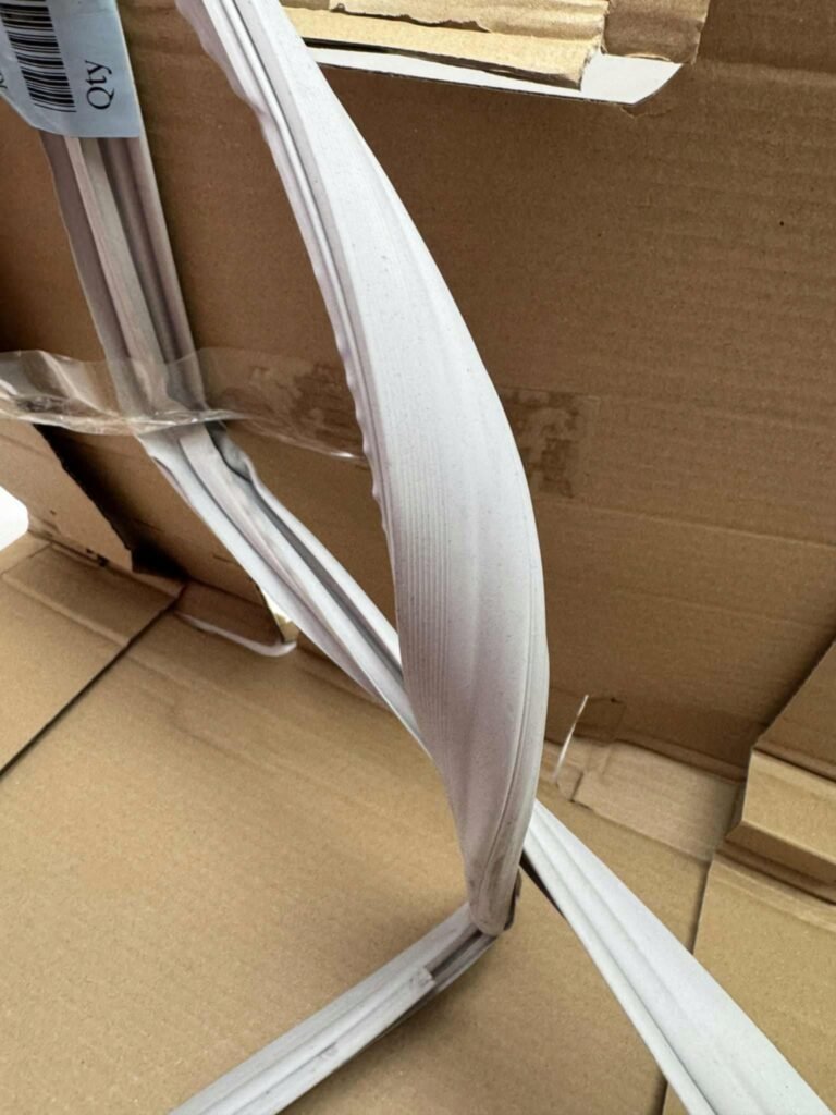 Šaldytuvo SAMSUNG viršutinė durų tarpinė,90.5cm x 56.5cm ,orig. ASSY Gasket-Ref;RB7000R,RB41,gray,RS8000 Šaldytuvų durų tarpinės ir kt